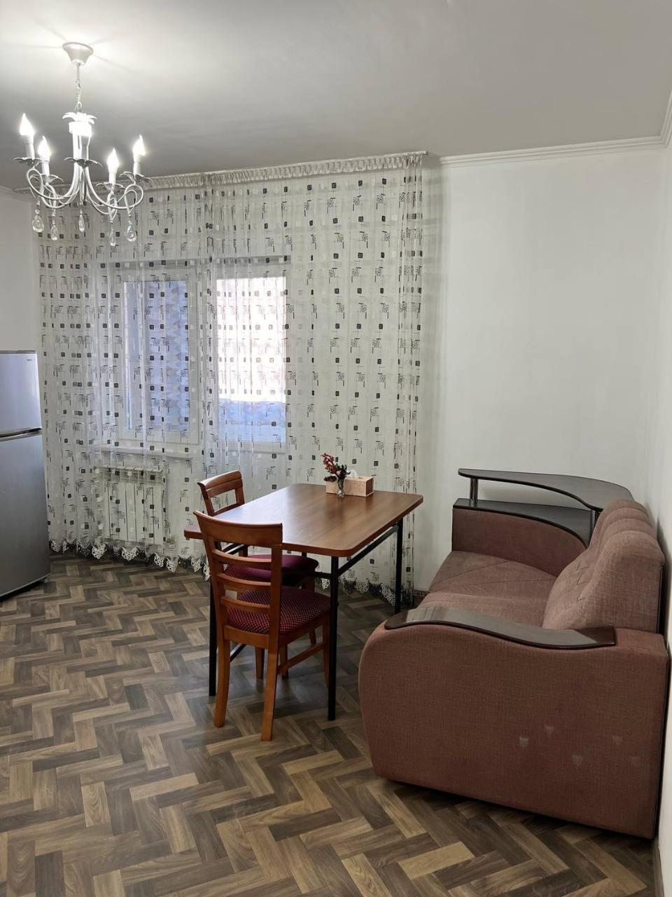 Zhalgin'S Apartments 1 Turksib エクステリア 写真
